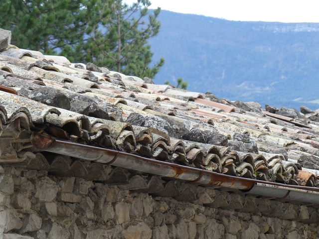 Couverture en tuile creuse.