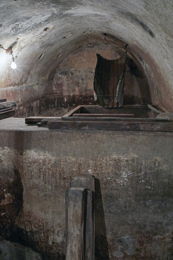 Ferme dite Bastide du Prévôt au Chaudan (Entrevaux). Cellier avec cuve à vin maçonnée.