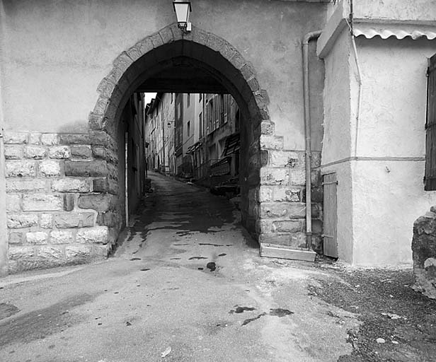 Porte de Provence. Vue extérieure.