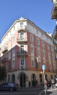 immeuble devenu hôtel de voyageurs sous le nom d'Hôtel Monte-Carlo puis Hôtel de Madrid, actuellement Nice-Cosy-Hôtel