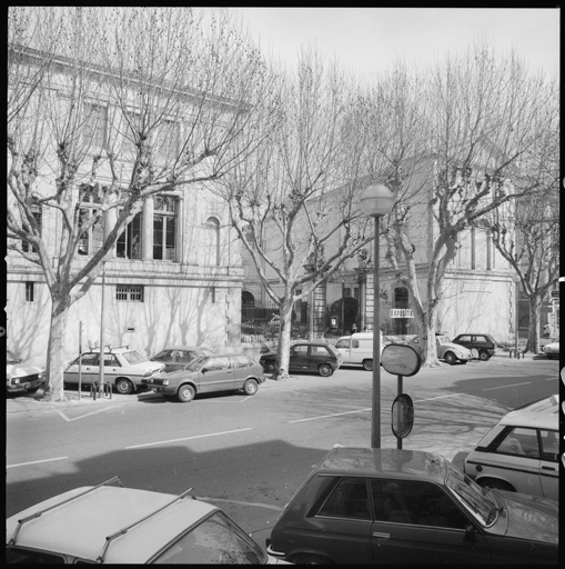 Façade ouest sur le boulevard, vue d'ensemble.