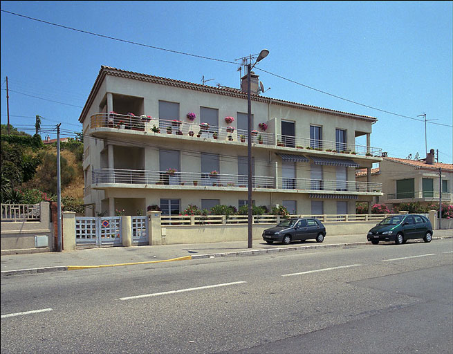 Immeuble, 730,732 chemin du Littoral (parcelles I 132). Vue générale de la façade.