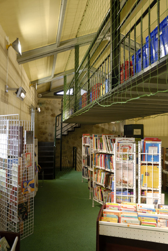 immeuble à logements, puis parfumerie Bérenger Jeune, puis Albert et Bermon, puis brasserie Musso, puis magasin de commerce, actuellement bibliothèque (médiathèque)