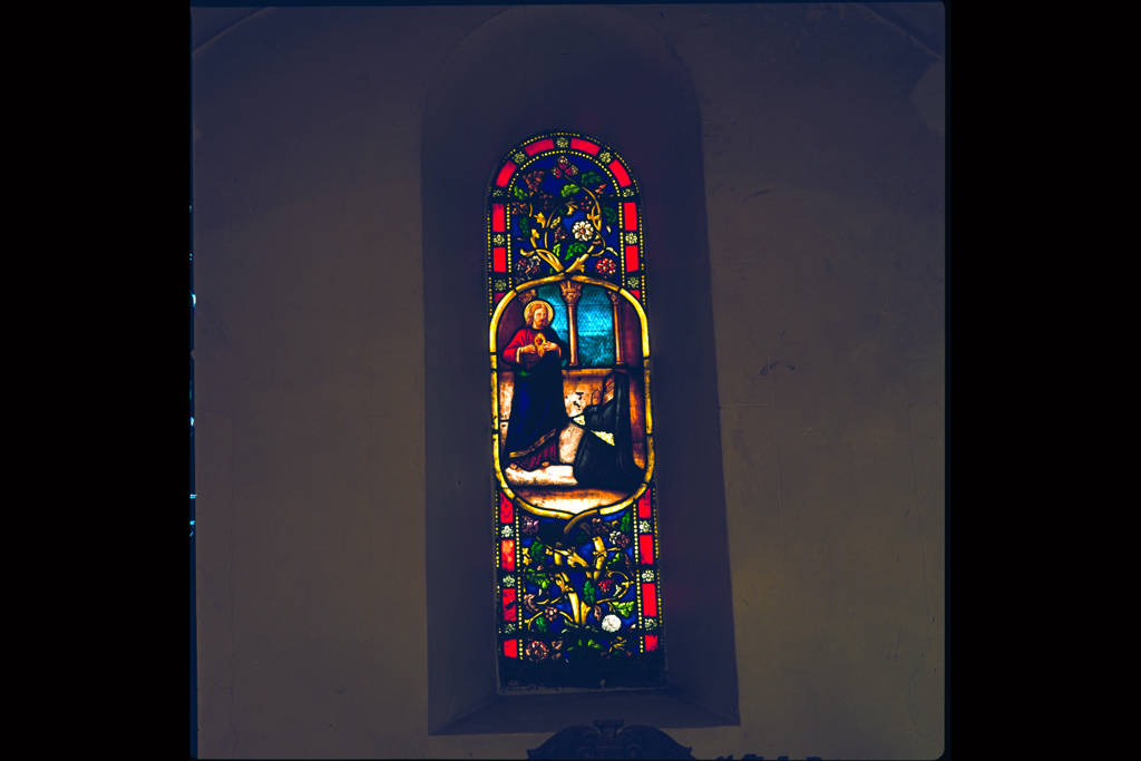 verrière (3, verrière à personnages) : Sacré-Coeur de Jésus, Baptême du Christ, Jeanne d'Arc (baies 6, 7, 101)