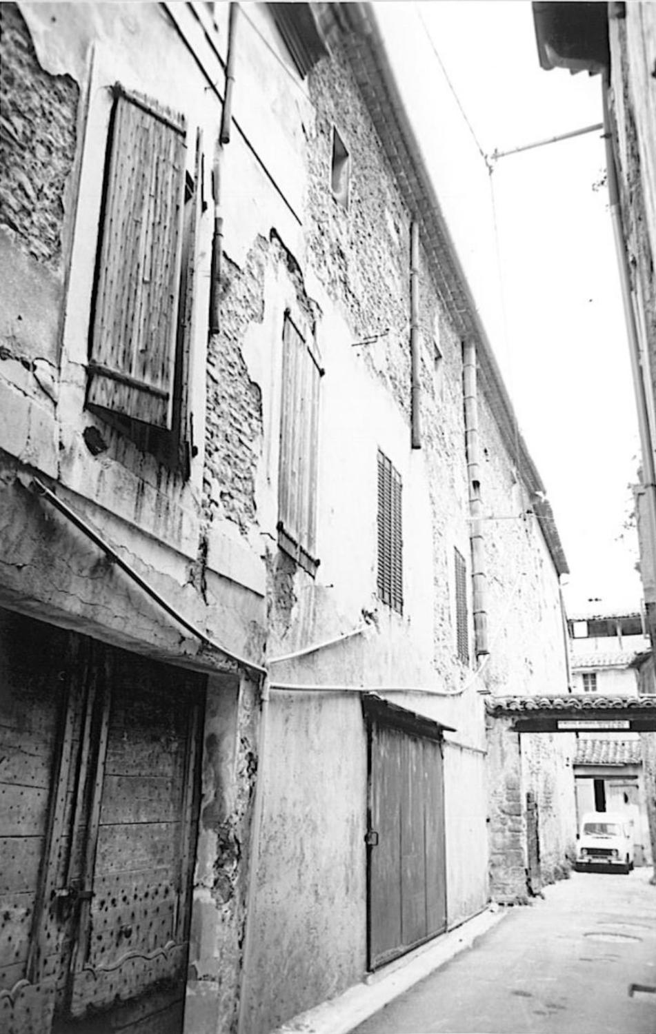 Façade nord sur le passage du mont de piété avant travaux, n° 1 sur le plan de masse, 1983.
