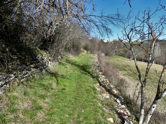 Ancien chemin de Verclause à Rosans, au Grand Pré.