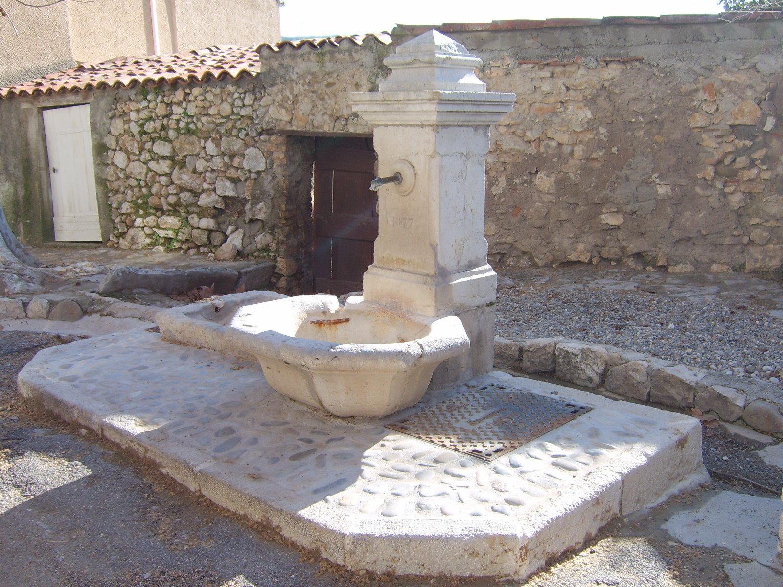 fontaine et abreuvoir du Collet