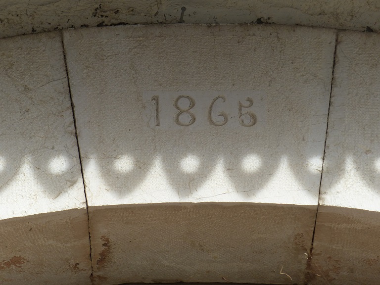 Maison (2023 B 485). Date portée sur la clé de l'arc segmentaire : 1865. 