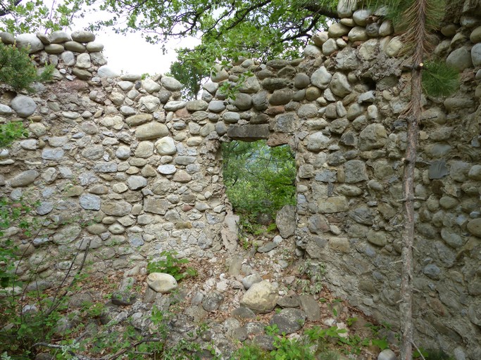 L'abside de l'église Marie-Madeleine de Châteauneuf (mur est)