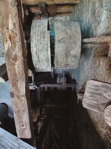 Bâtiment de la scierie. Etage de soubassement, salle des courroies. Détail.