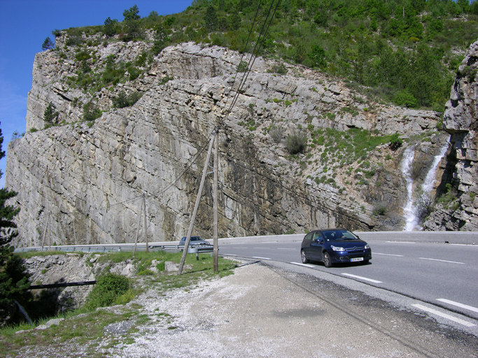 Clue de la Brèche, passage de la R.N. 202. Vue prise de l'est.