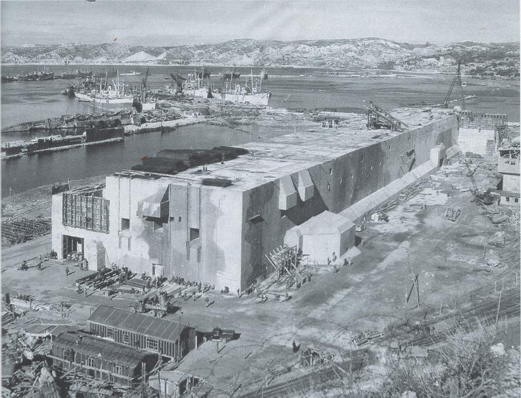 [Vue cavalière sud-sud-est du Bunker Martha],1945.
