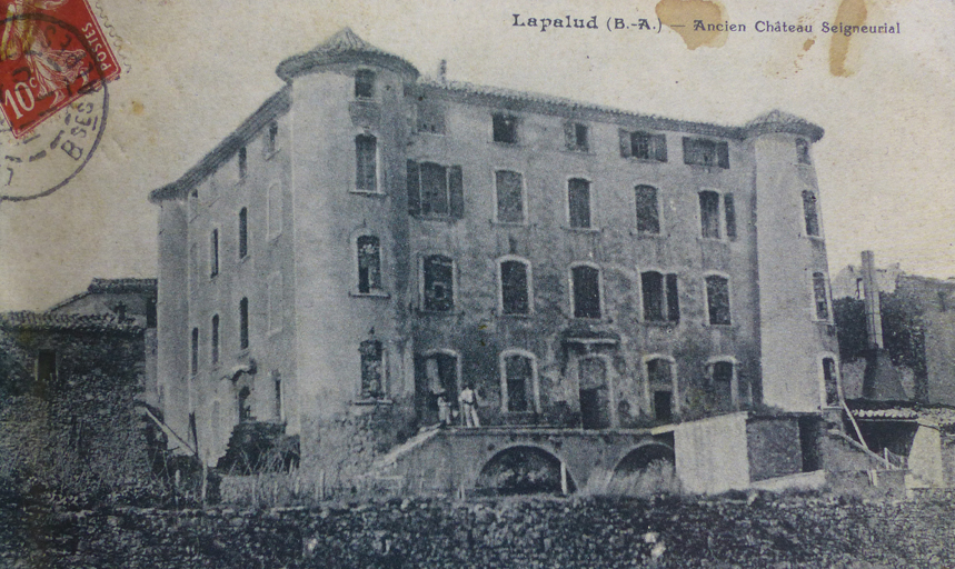 La Palud (B.-A.) Ancien château seigneurial. [Vue d'ensemble prise du sud-ouest, dans les années 1910.] 