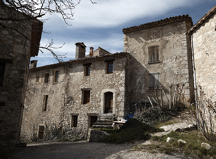 demeure seigneuriale, puis ferme dite Château de Chasteuil