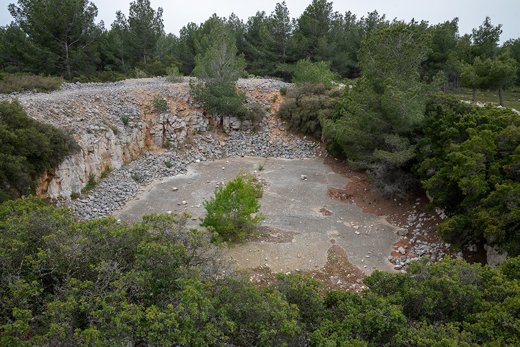 Excavation d'une des casemates non réalisées pour la batterie principale de marine, à l'extrême ouest du site 