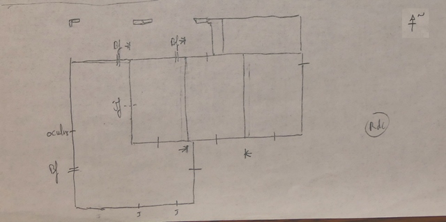 Plan schématique du bâtiment principal : rez-de-chaussée surélevé.