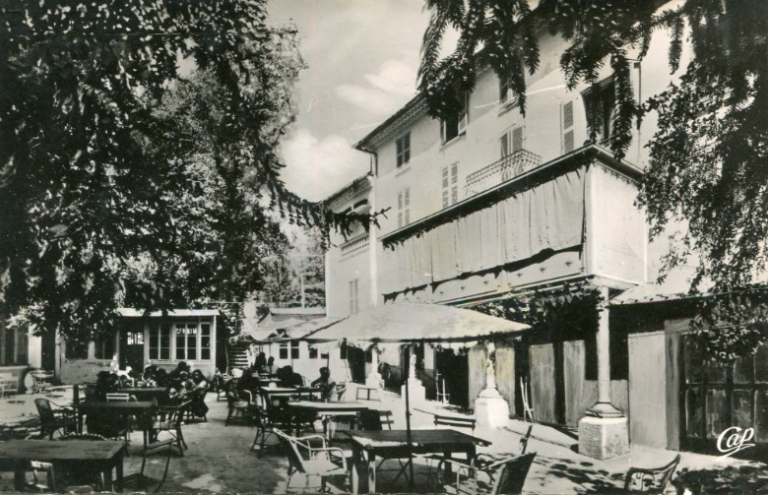 maison, puis hôtel de voyageur dit Hôtel du Parc, actuellement immeuble-mairie