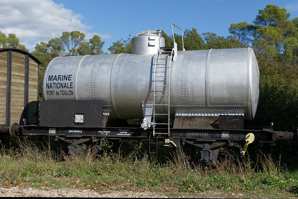 Matériel de transport ferroviaire : wagons citernes à 2 essieux ex-Marine Nationale