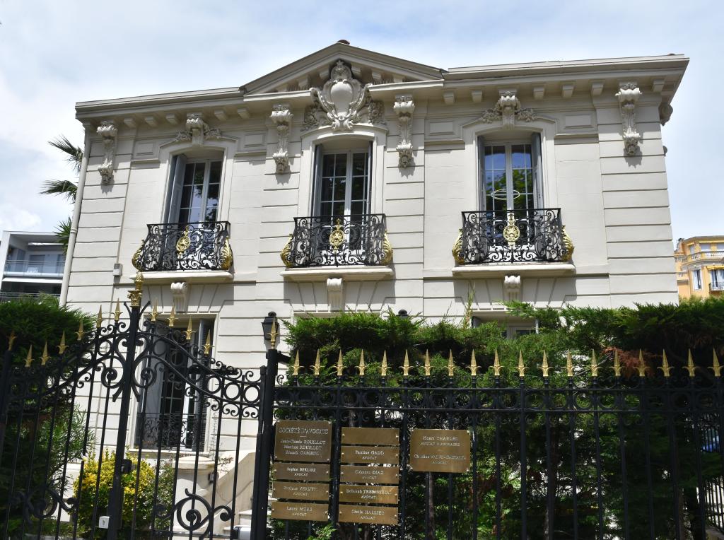 maison de villégiature (villa balnéaire) dite Villa Réséda puis Tyndaris, puis hôtel de voyageur dit Pension Tyndaris, actuellement immeuble de bureaux