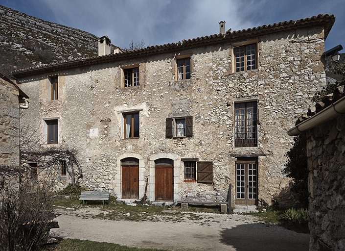 demeure seigneuriale, puis ferme dite Château de Chasteuil