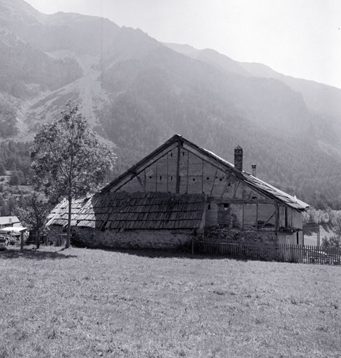 Pra Premier. Ferme parcelles 448-449. Pignon ouest en pans de bois.