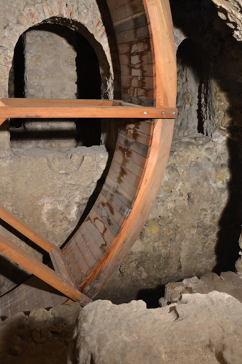 Moulin à huile, scierie à bois puis moulin à huile et ressence, actuellement logement