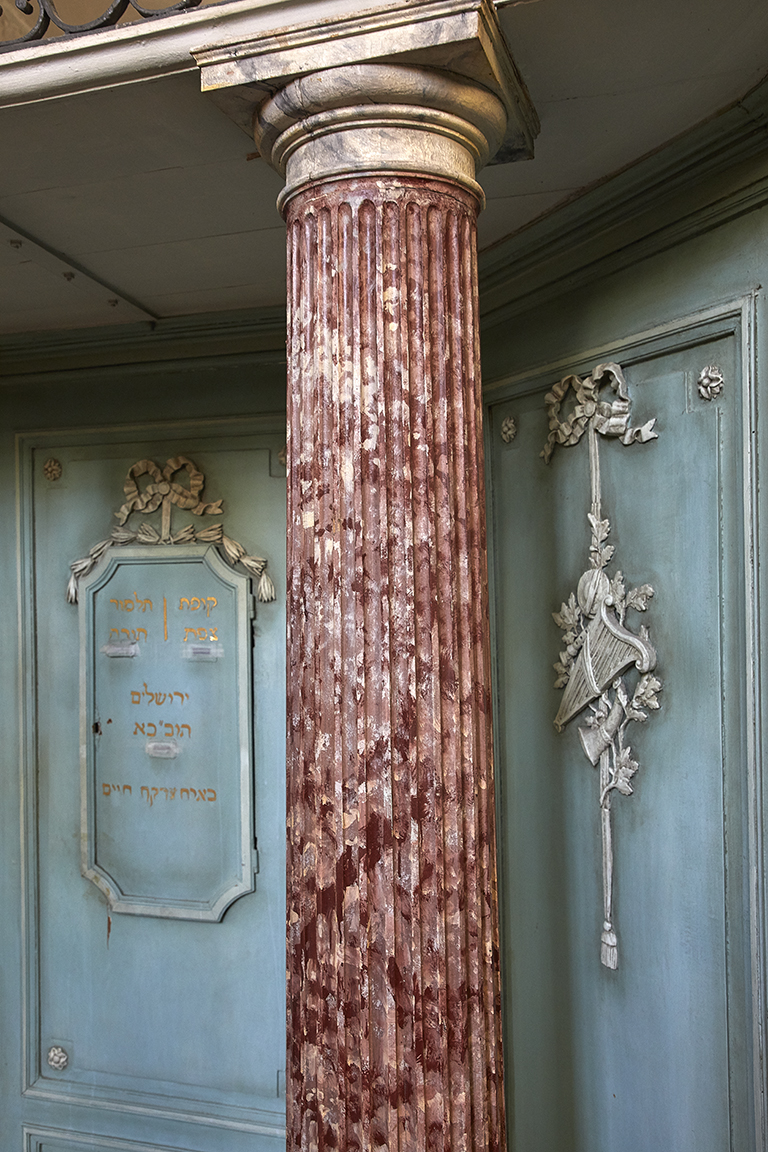 Ensemble de deux troncs de synagogue