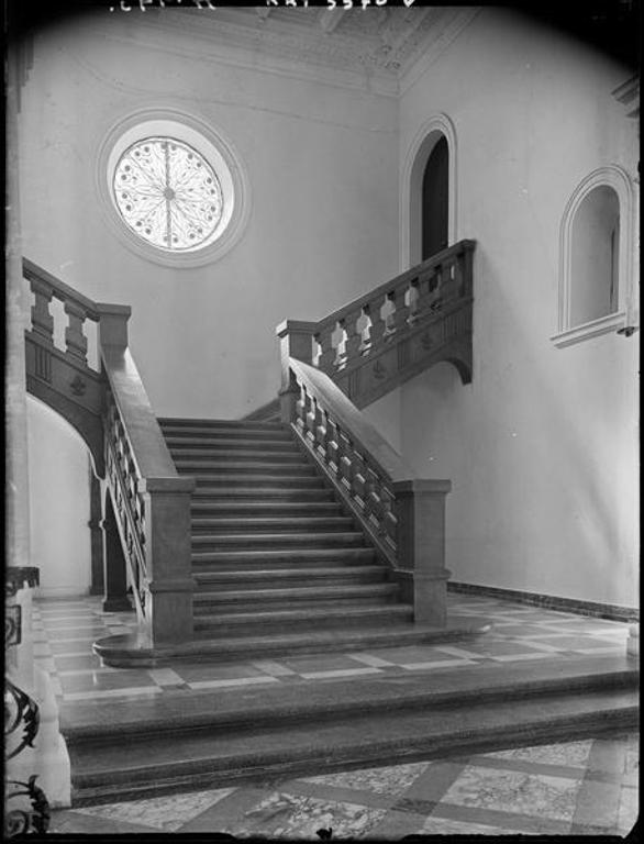 maison de villégiature (villa balnéaire) dite Palais Castellamare ou Villa Orlamonde, un temps hôtel de voyageurs sous le nom de Palais Maeterlinck, actuellement immeuble