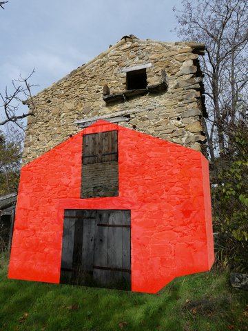 Pignon sud. En rouge, le premier état du bâtiment.