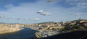 Vue de l'entrée du Vieux-Port de Marseille et du port de la Réserve à droite.