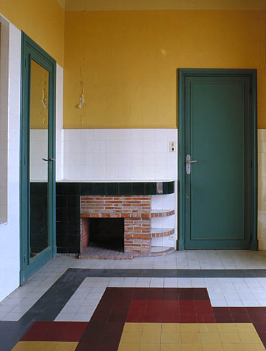 Premier étage. Salle de bain Ae. Vue d'ensemble prise vers l'est.