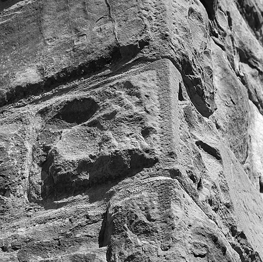 Chaîne d'angle sud-ouest, détail du parement. Etat en 1982.