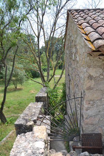 bastide, blanchisserie et séchoir à figue, puis moulins à huile et à ressence, actuellement logement