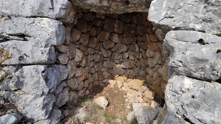 Cabane de Garavagne (2023 F 132). Vue de volume.
