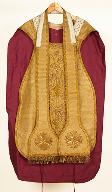 Ornement doré : chasuble, étole