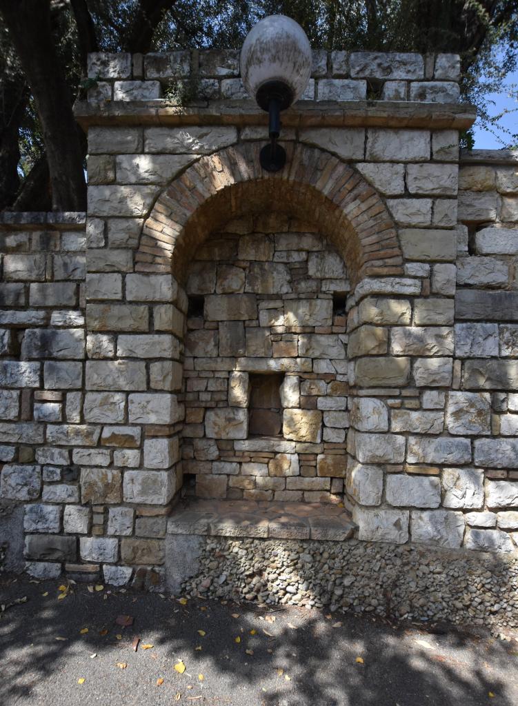 jardin d'agrément de la Villa Grimaldi dite aussi Villa Sainte-Anne, Château Sainte-Anne ou Hermitage, actuellement jardin des Résidences Château Sainte-Anne