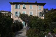 moulin à huile devenu immeuble sous le nom de "Villa Aureglia"