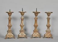 Série de quatre chandeliers d'autel