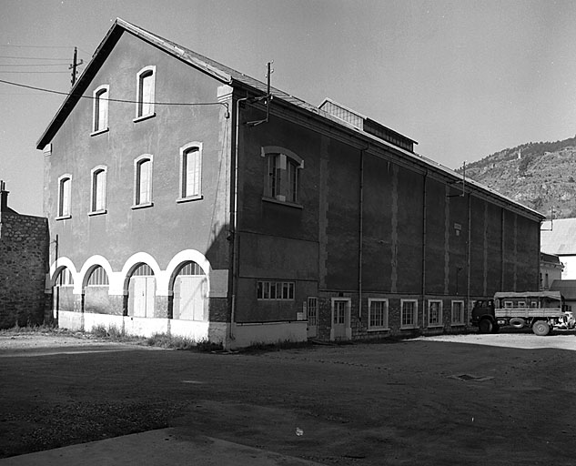 Bâtiment 010. Vue générale du bâtiment prise du nord-est.