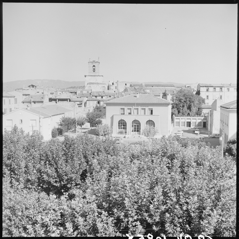 Vue d'ensemble prise du sud depuis l'ancien hôpital de la Charité.