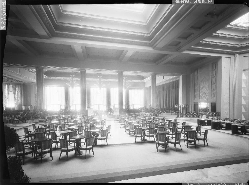 casino dit Palais de la Méditerranée, actuellement casino et hôtel de voyageurs dits Palais de la Méditerranée