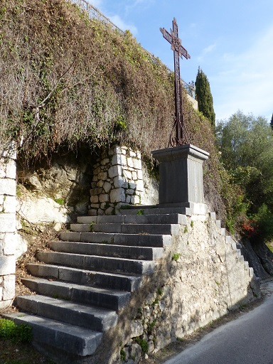 Croix de mission installée en 1857. Vue d'ensemble prise du sud-ouest.