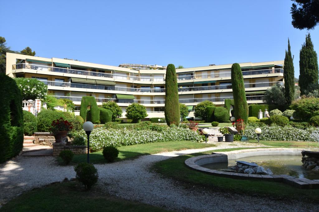 jardin d'agrément de la Villa Grimaldi dite aussi Villa Sainte-Anne, Château Sainte-Anne ou Hermitage, actuellement jardin des Résidences Château Sainte-Anne