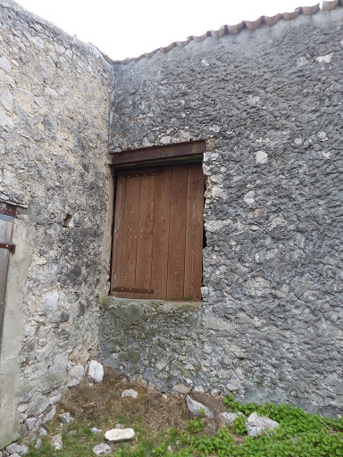 Bâtiment 1. Elévation nord, baie fenière.