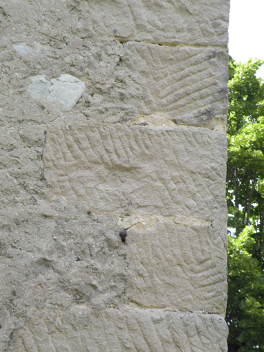 Chaînage d'angle en pierre de taille de grès (l'Iscle).