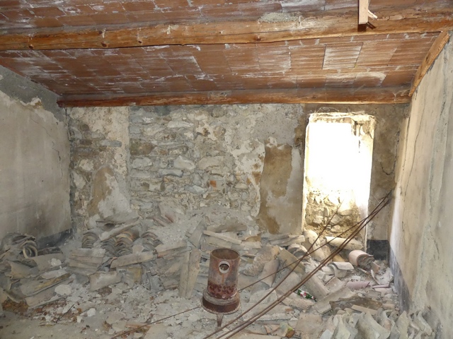 Etage, pièce occidentale. Mur ouest.