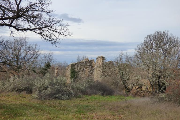 Chapelle, puis couvent de trinitaires, puis ferme, actuellement chapelle Notre-Dame-de-Santé