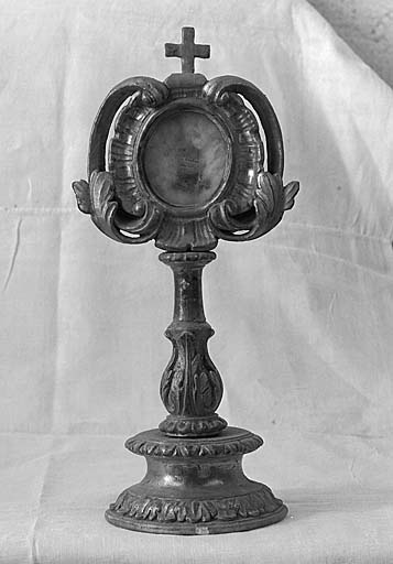 autel, tabernacle (2), reliquaire-monstrance (2), statue