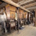 ensemble de quatre machines à broyer (broyeurs à cylindres)