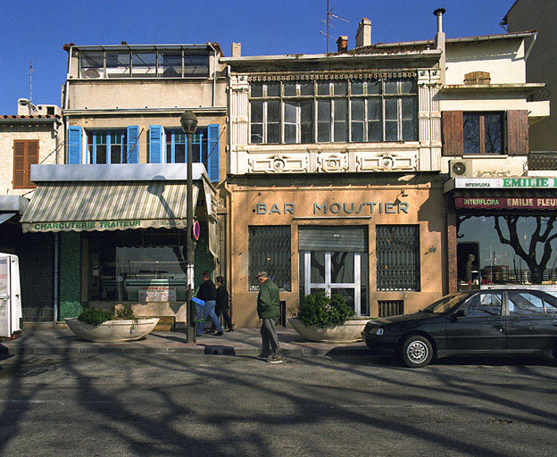 maison et café dit Bar Moustier